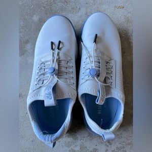 Women’s Clove Nursing Shoes